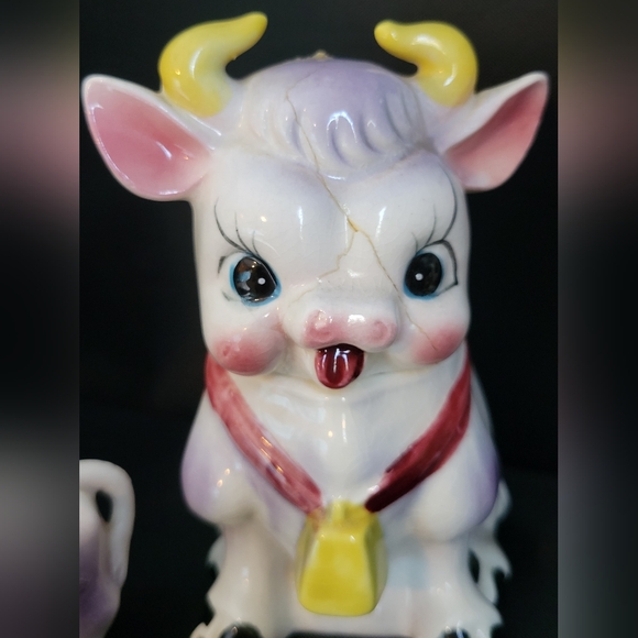 Vintage collectible cow with bells set: suger, creamer, salt & pepper shakers - Picture 4 of 16